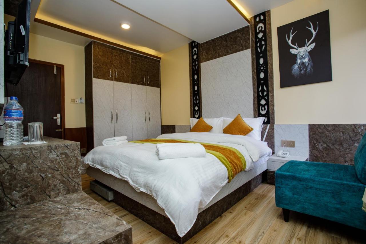 Gauri Shankar Hotel Нагаркот Екстериор снимка