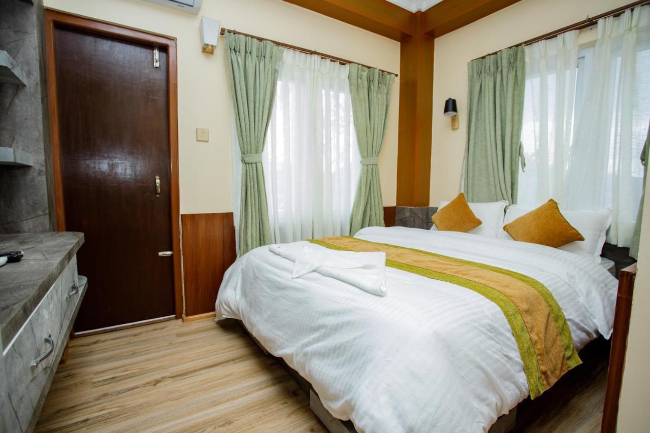 Gauri Shankar Hotel Нагаркот Екстериор снимка