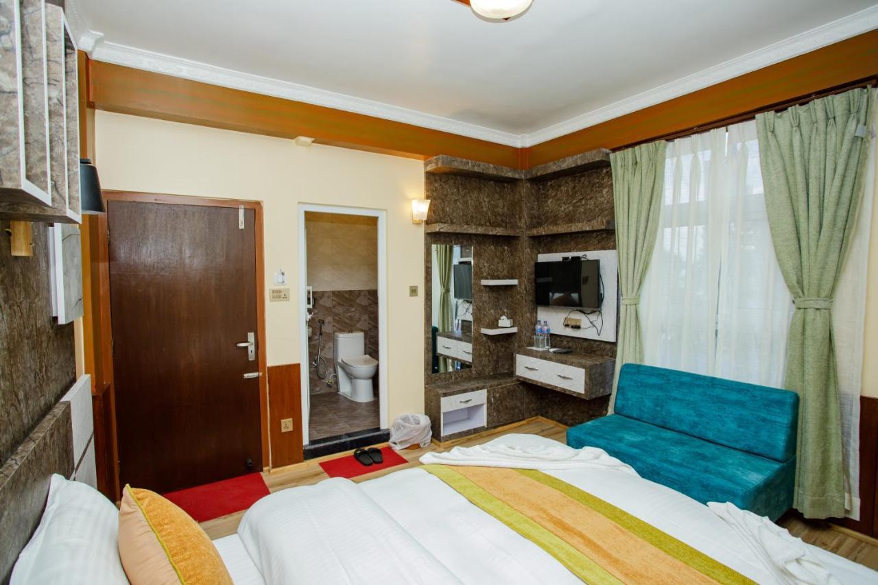 Gauri Shankar Hotel Нагаркот Екстериор снимка