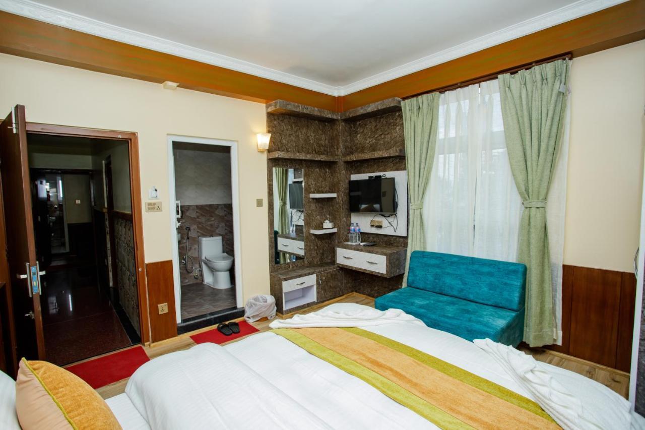 Gauri Shankar Hotel Нагаркот Екстериор снимка