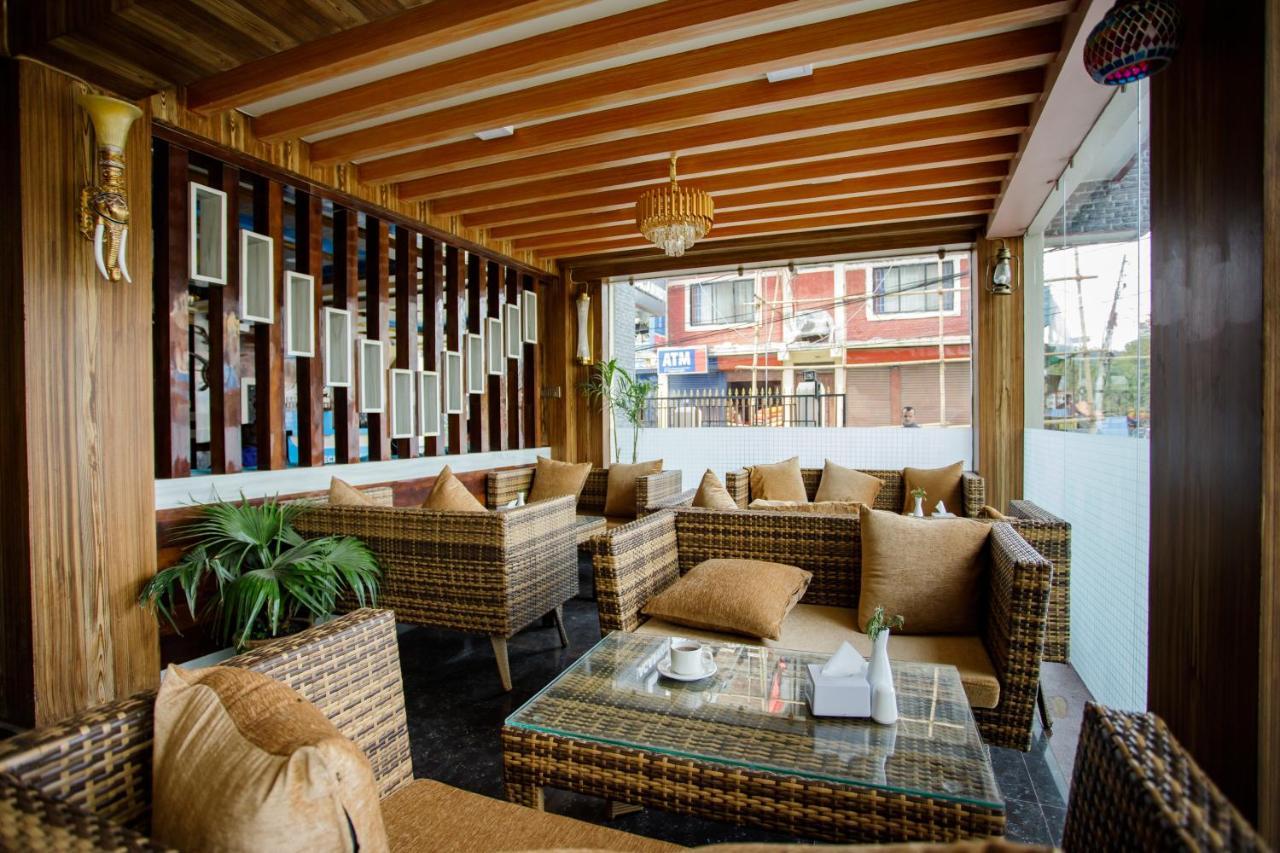 Gauri Shankar Hotel Нагаркот Екстериор снимка